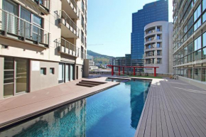 Full power, Central, walk to Restaurants & Waterfront, Pool & AC